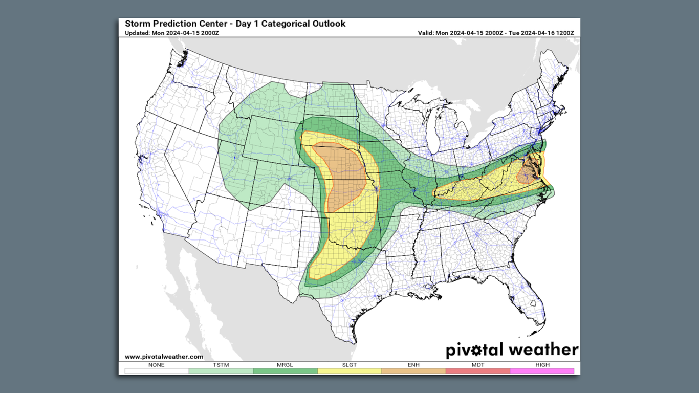 Severe weather threat hits Plains, Midwest