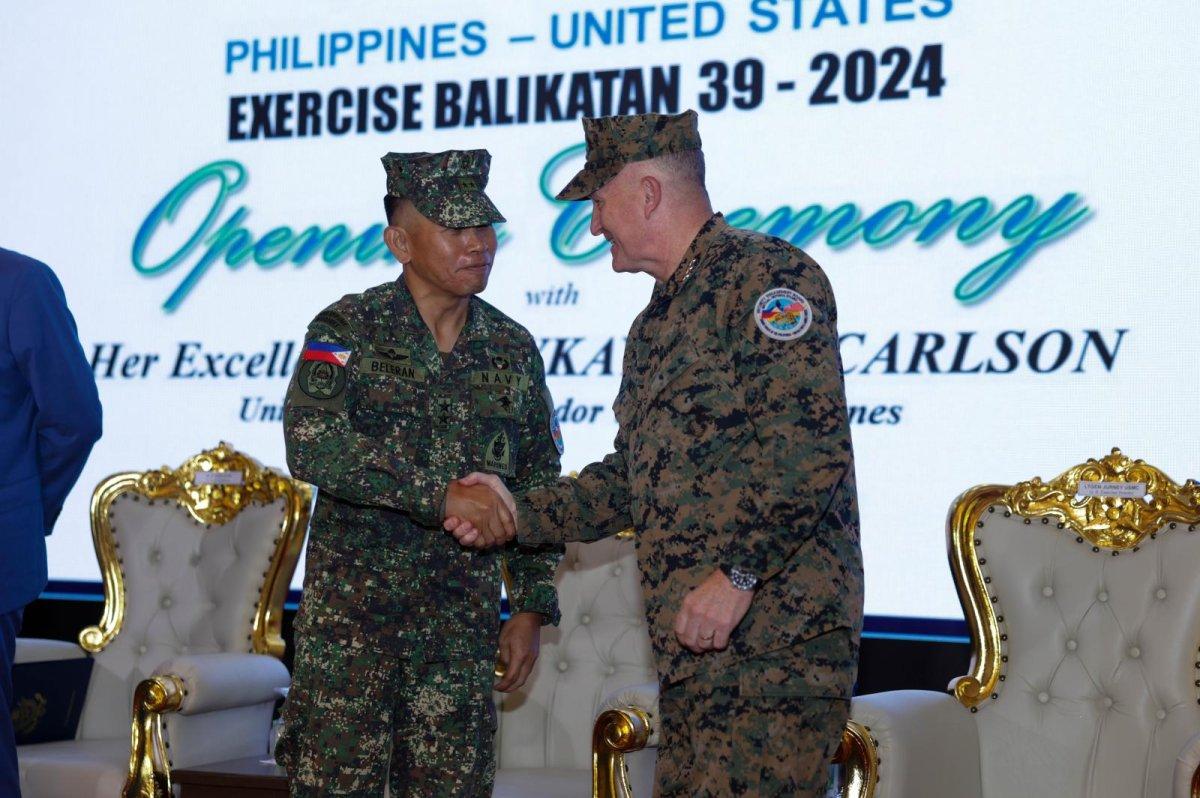 US-Philippines-kick-off-joint-military-exercises-in-tense-South-China-Sea.jpg