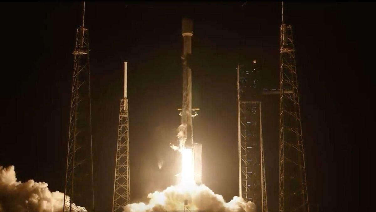 Starlink satellites are launched on a record 20th reflight