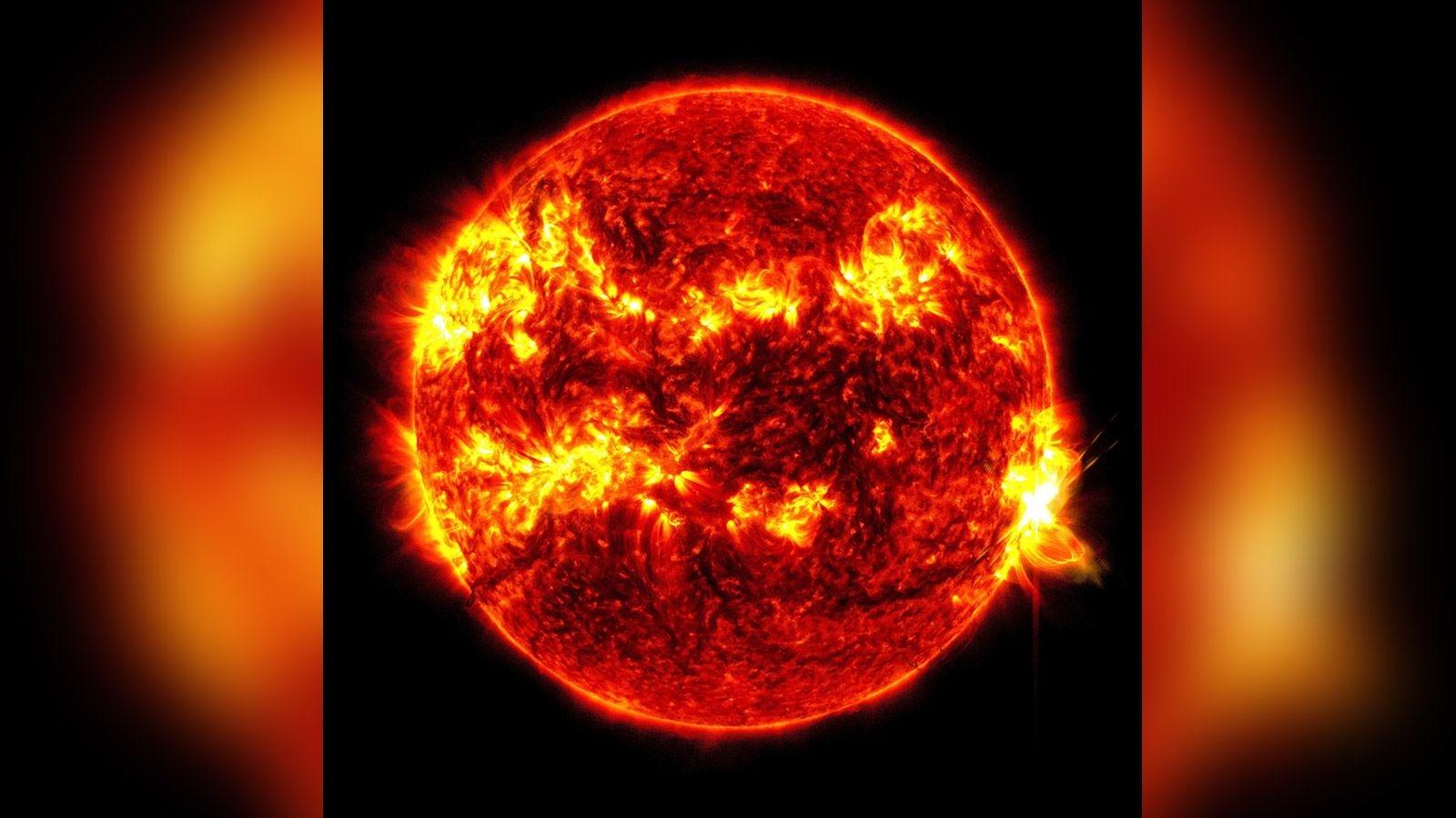 14822119_cnn-solar-flare-img.jpg