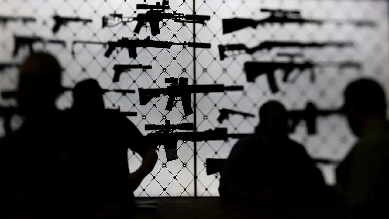 AR-15-1-rt_1748914189.webp