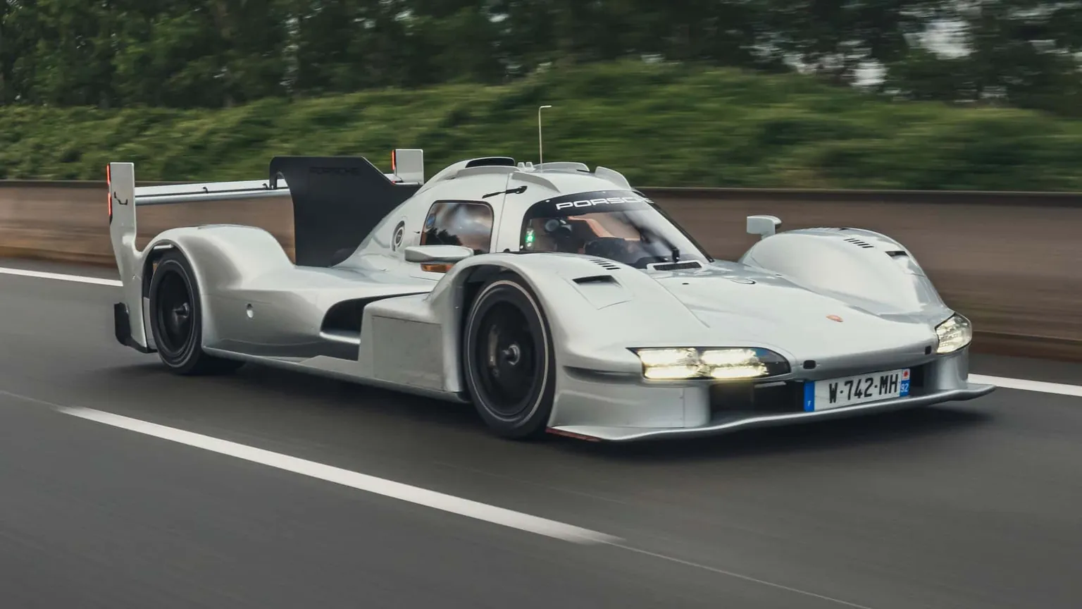 porsche-96_1749348265.webp