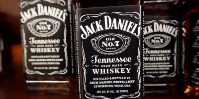 The whiskey manufacturer issues tariff uncertainty warning of lower-than-anticipated tariffs, causing Brown-Forman shares to plummet as the number of shares falls